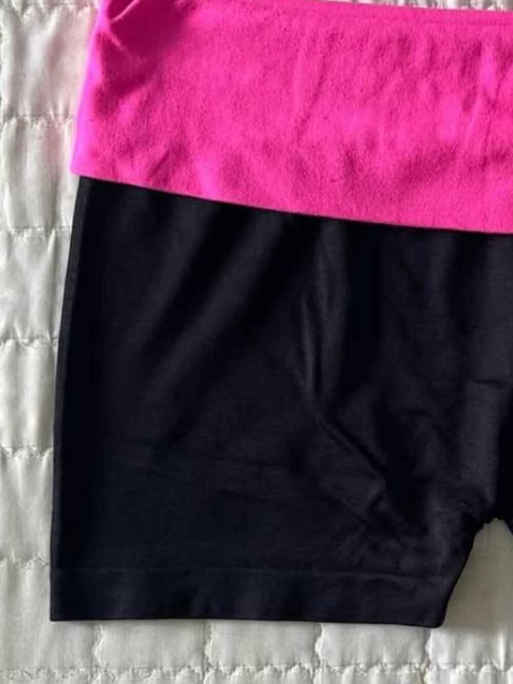 Women's Black & Pink Athletic Yoga Shorts Stretch Workout Activewear - Picture 3 of 3